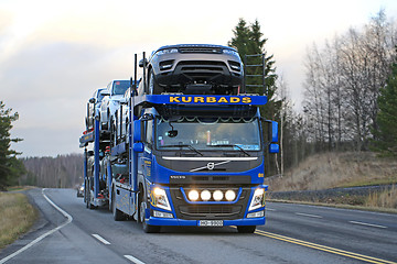 Image showing Volvo FM Hauls New Range Rover Vehicles