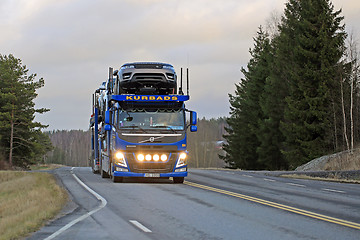 Image showing Blue Volvo FM Hauls New Range Rover Vehicles