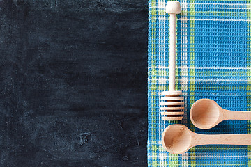 Image showing kitchen utensil and tablecloth 