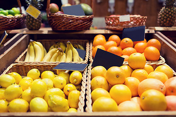 Image showing fruits in baskets with nameplates at food market