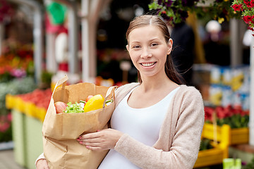 Image showing pregnant woman with bag of food at street market