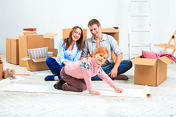 Image showing The happy family  during repair and relocation