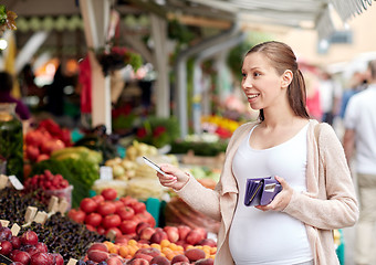 Image showing pregnant woman with credit card at street market