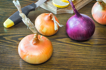 Image showing The still life: large onion and lemon on the table.