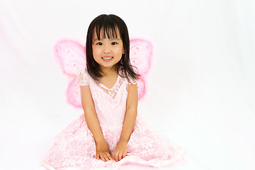 Image showing Chinese little girl wearing butterfly custome