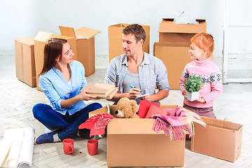 Image showing The happy family  at repair and relocation