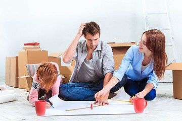 Image showing The happy family  at repair and relocation