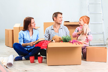 Image showing The happy family  at repair and relocation