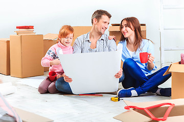 Image showing The happy family  during repair and relocation