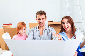 Image showing The happy family  during repair and relocation