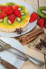 Image showing kiwi and strawberry pie tart 