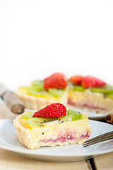 Image showing kiwi and strawberry pie tart 