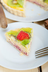 Image showing kiwi and strawberry pie tart 