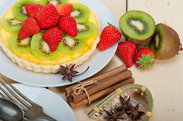 Image showing kiwi and strawberry pie tart 