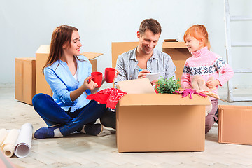 Image showing The happy family  during repair and relocation