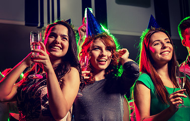 Image showing smiling friends with glasses of champagne in club