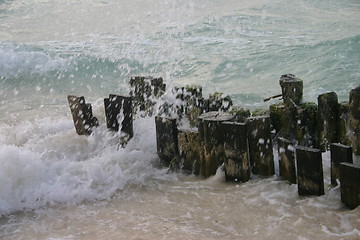 Image showing Waves crushing