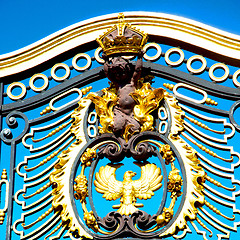 Image showing in london england the old metal gate  royal palace