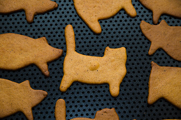Image showing Gingerbread cat figure
