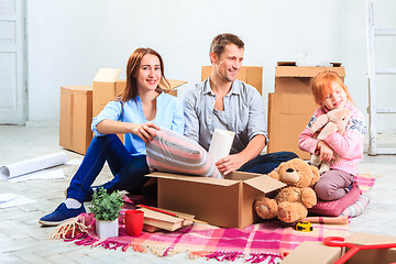 Image showing The happy family  during repair and relocation