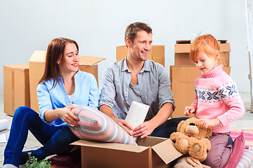 Image showing The happy family  during repair and relocation