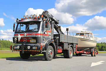 Image showing Mercedes-Benz 1622 Truck for Boat Transport