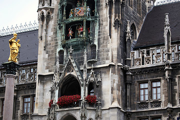 Image showing The Mariensaule, a Marian column and Munich city hall on the Mar