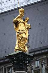 Image showing The Mariensaule, a Marian column and Munich city hall on the Mar