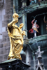 Image showing The Mariensaule, a Marian column and Munich city hall on the Mar