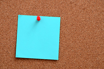 Image showing Blank notes pinned into corkboard