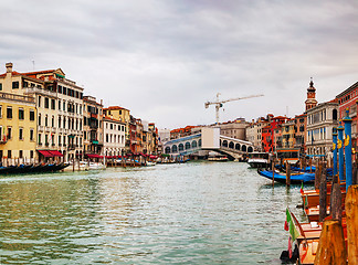 Image showing Panoramic overview of the Rialto bridge in Venice