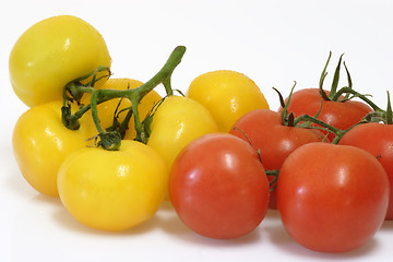 Image showing Red and yellow tomatoes
