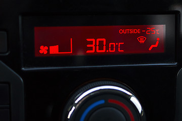 Image showing Thermometer shows minus 25 in car