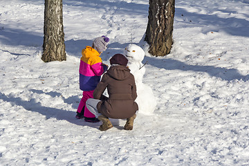Image showing Daughter and Mom make snowmen