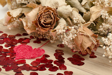 Image showing bouquet of dried roses and red box, valentine