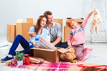 Image showing The happy family  during repair and relocation