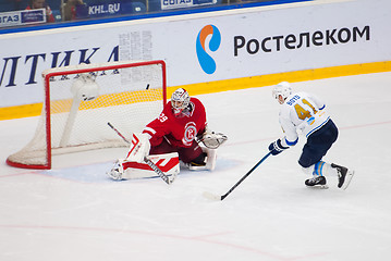 Image showing Dustin Boyd (41) vs Harri Sateri (29)