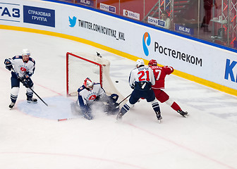 Image showing V. Solodukhin (17) attack, M. Osipov (21) defend