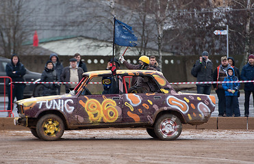Image showing Rust old car with flag