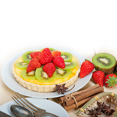 Image showing kiwi and strawberry pie tart 
