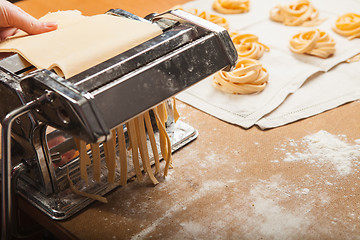 Image showing The fresh pasta and  machine on kitchen table