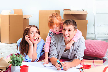 Image showing The happy family  during repair and relocation