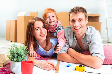 Image showing The happy family  during repair and relocation