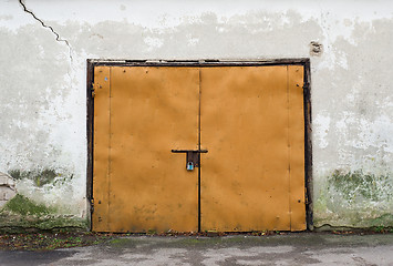 Image showing metal door of garage