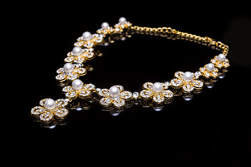 Image showing Golden necklace 