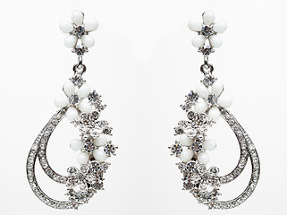 Image showing earrings with Briliant on the white