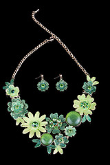 Image showing metal feminine necklace. in the form of flowers
