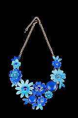 Image showing metal feminine necklace. in the form of flowers