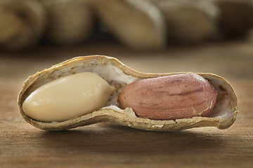 Image showing Peanut on a table