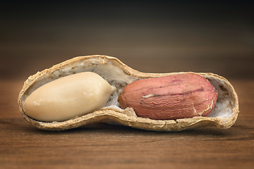 Image showing Peanut on a table